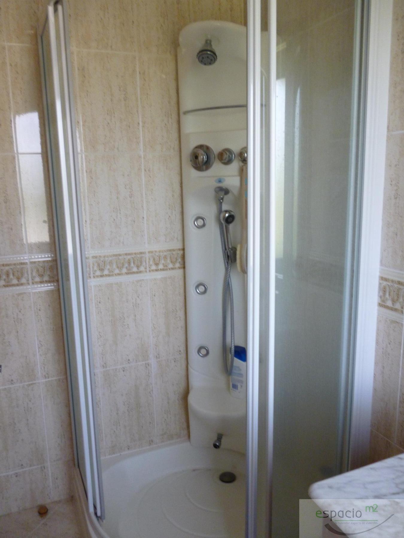 Suite bathroom
