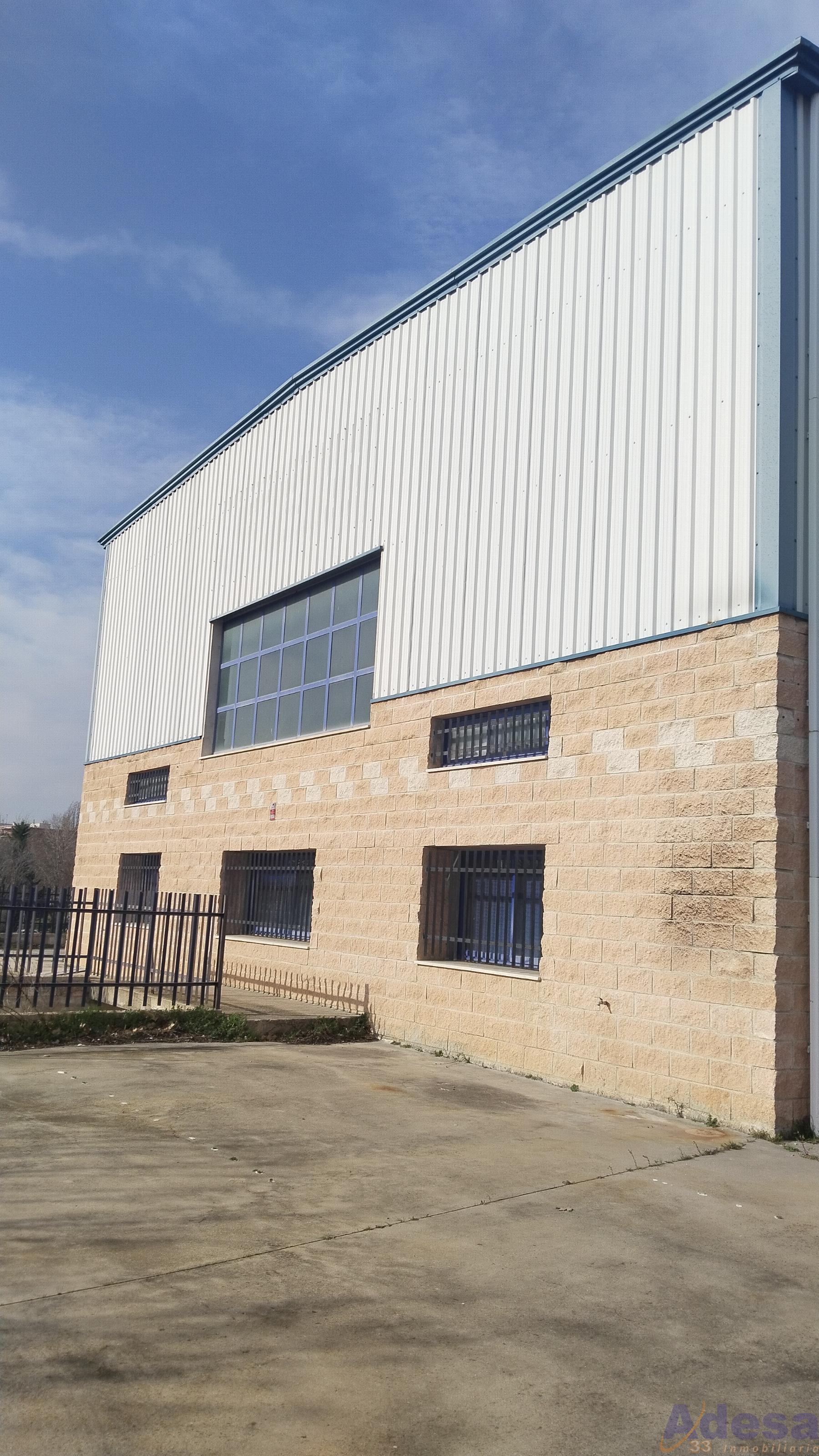 For rent of industrial plant/warehouse in Navalcarnero