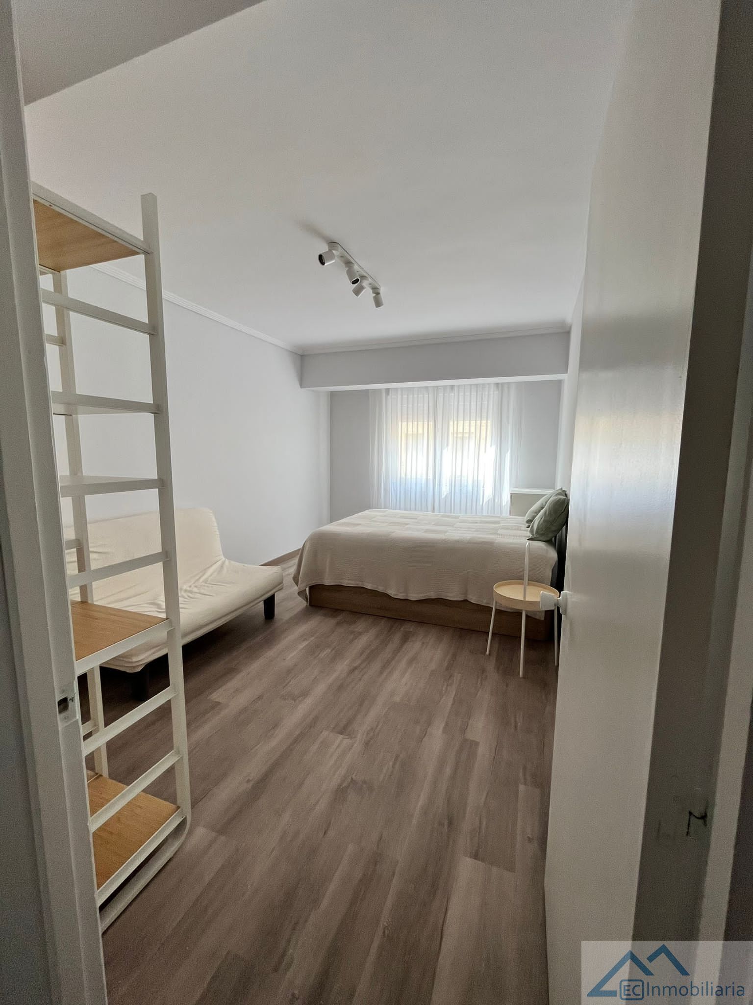 For rent of flat in Santander