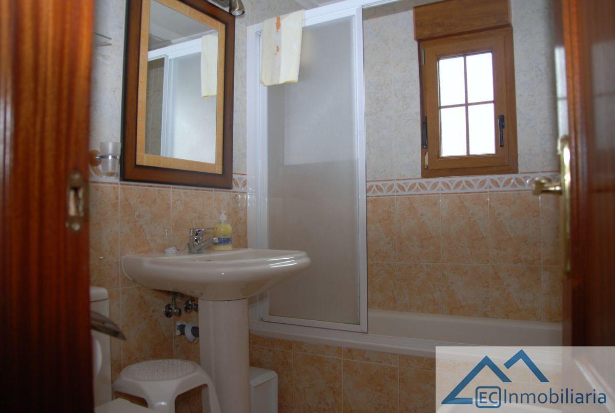 For sale of flat in Potes