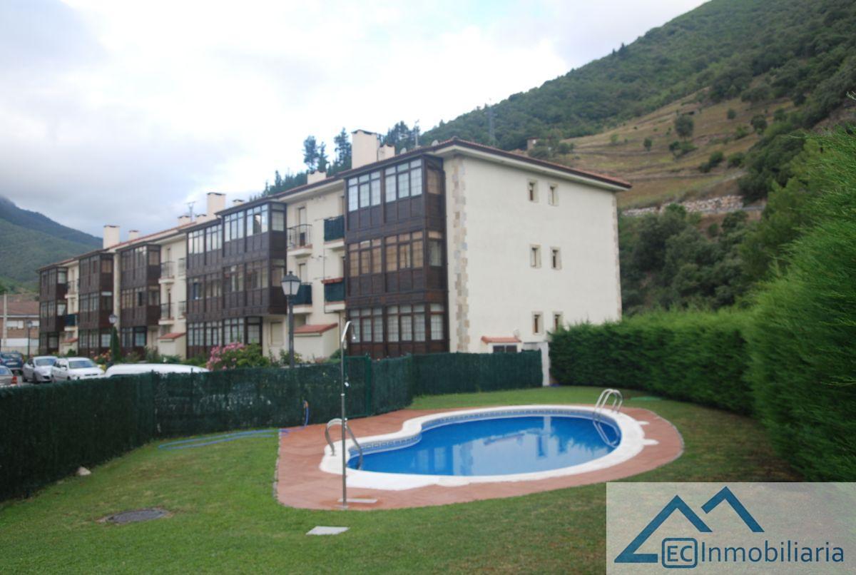 For sale of flat in Potes