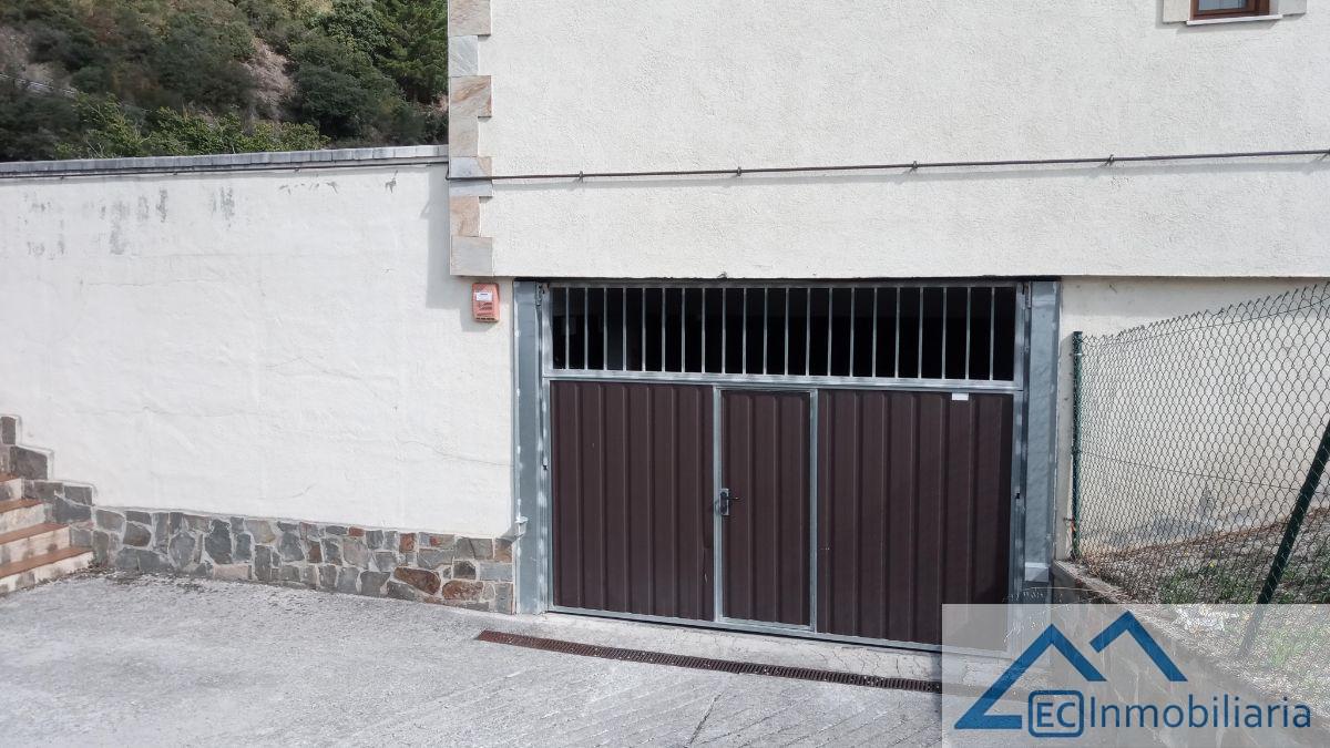 For sale of flat in Potes