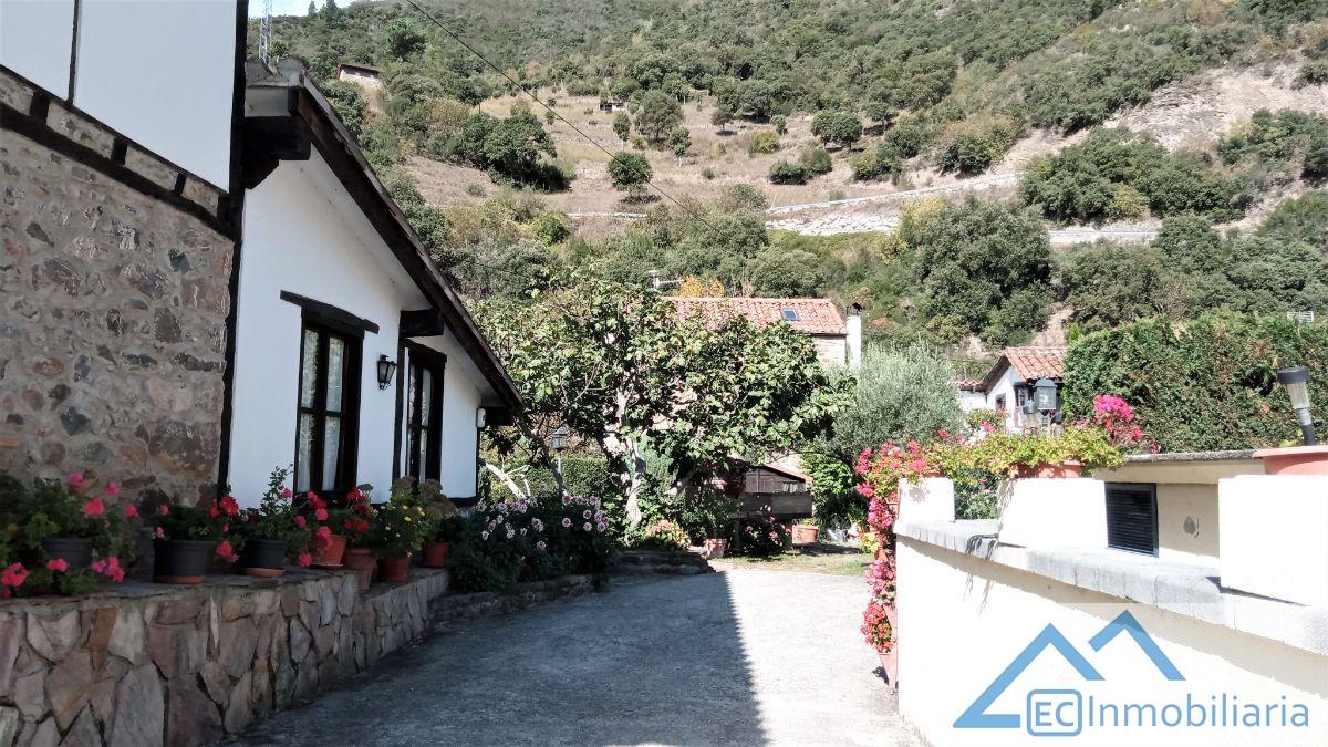 For sale of flat in Potes