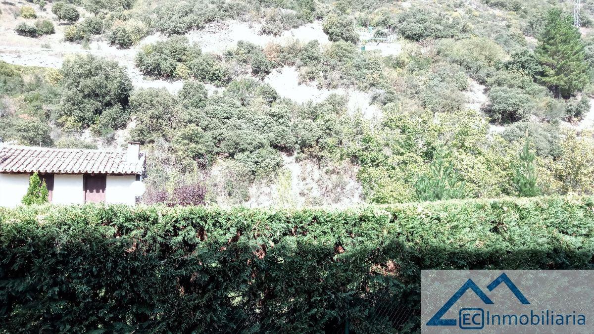 For sale of flat in Potes