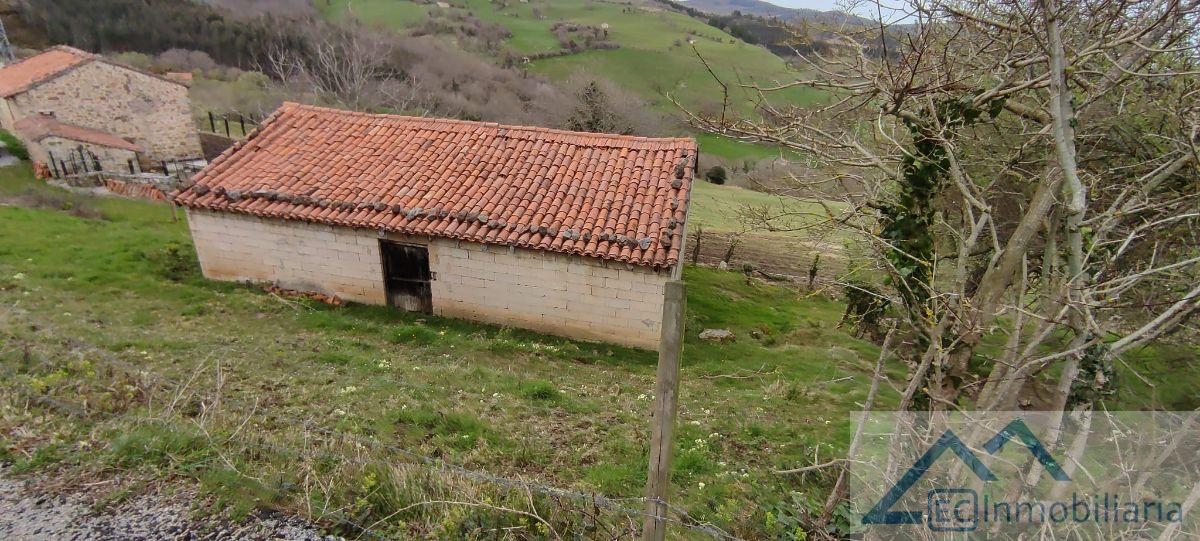 Venta de finca rústica en Corvera de Toranzo