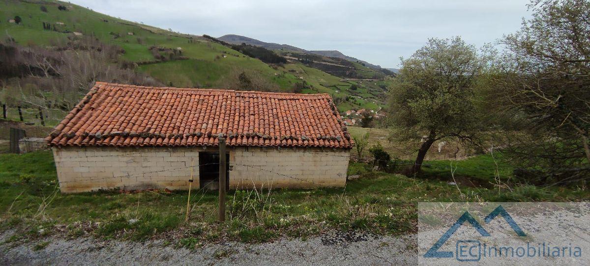 Venta de finca rústica en Corvera de Toranzo