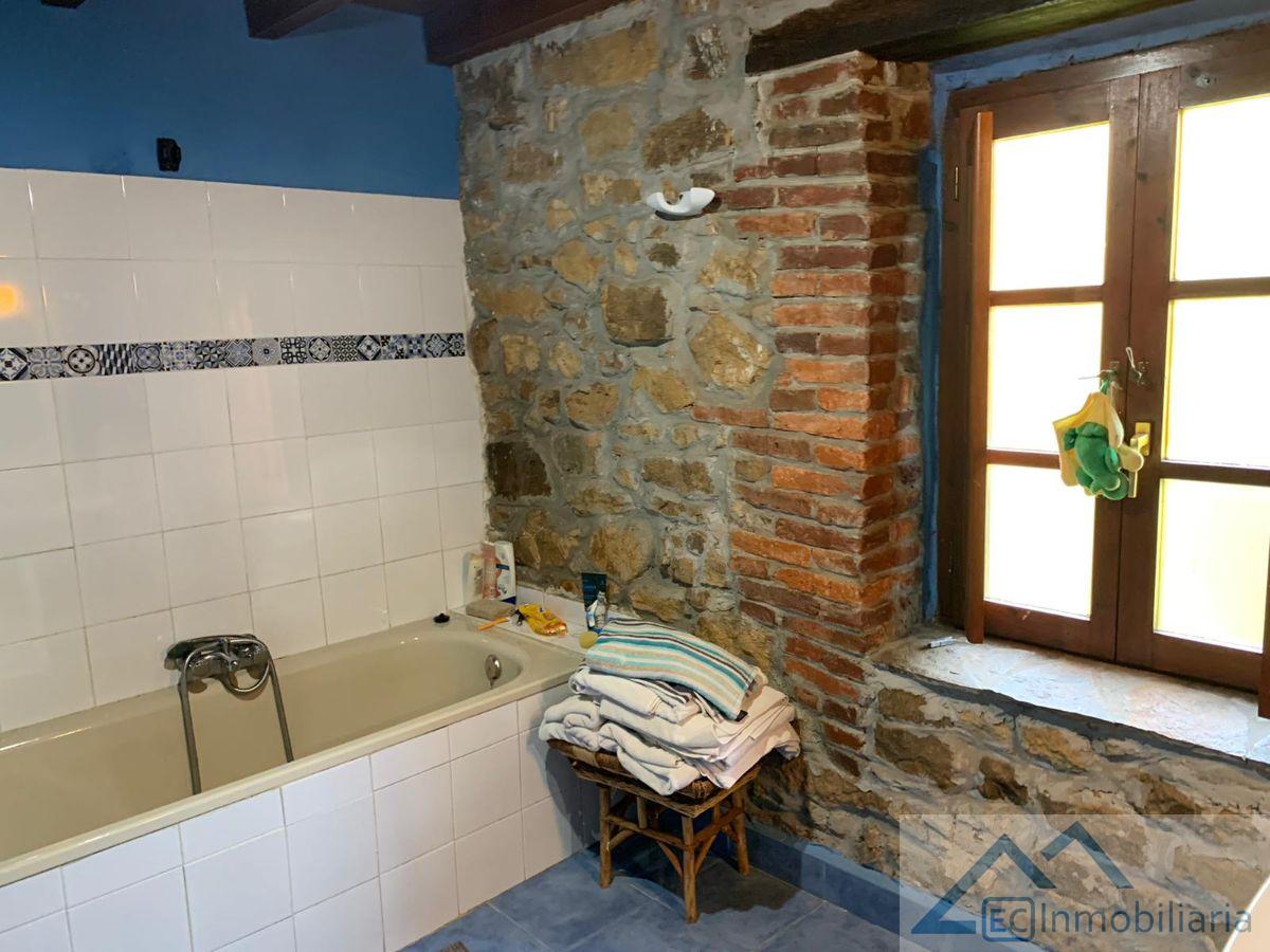 For sale of house in Entrambasaguas