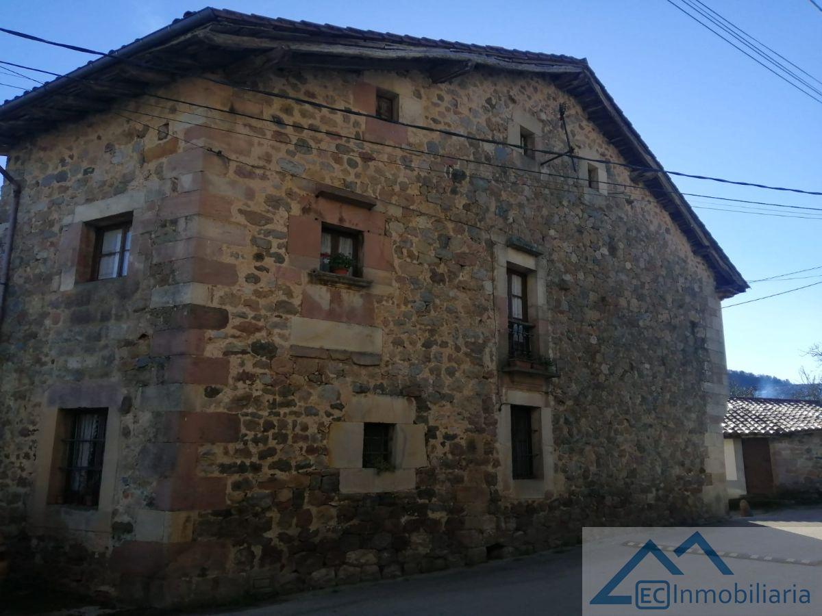 For sale of house in Cabuérniga