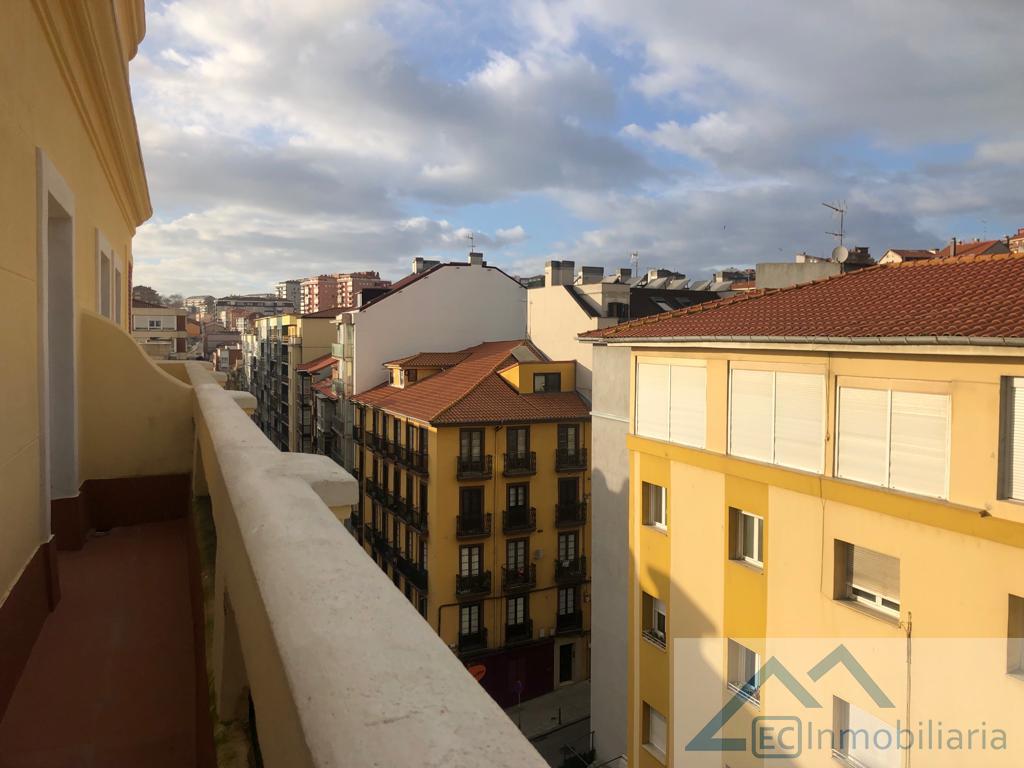 For rent of flat in Santander