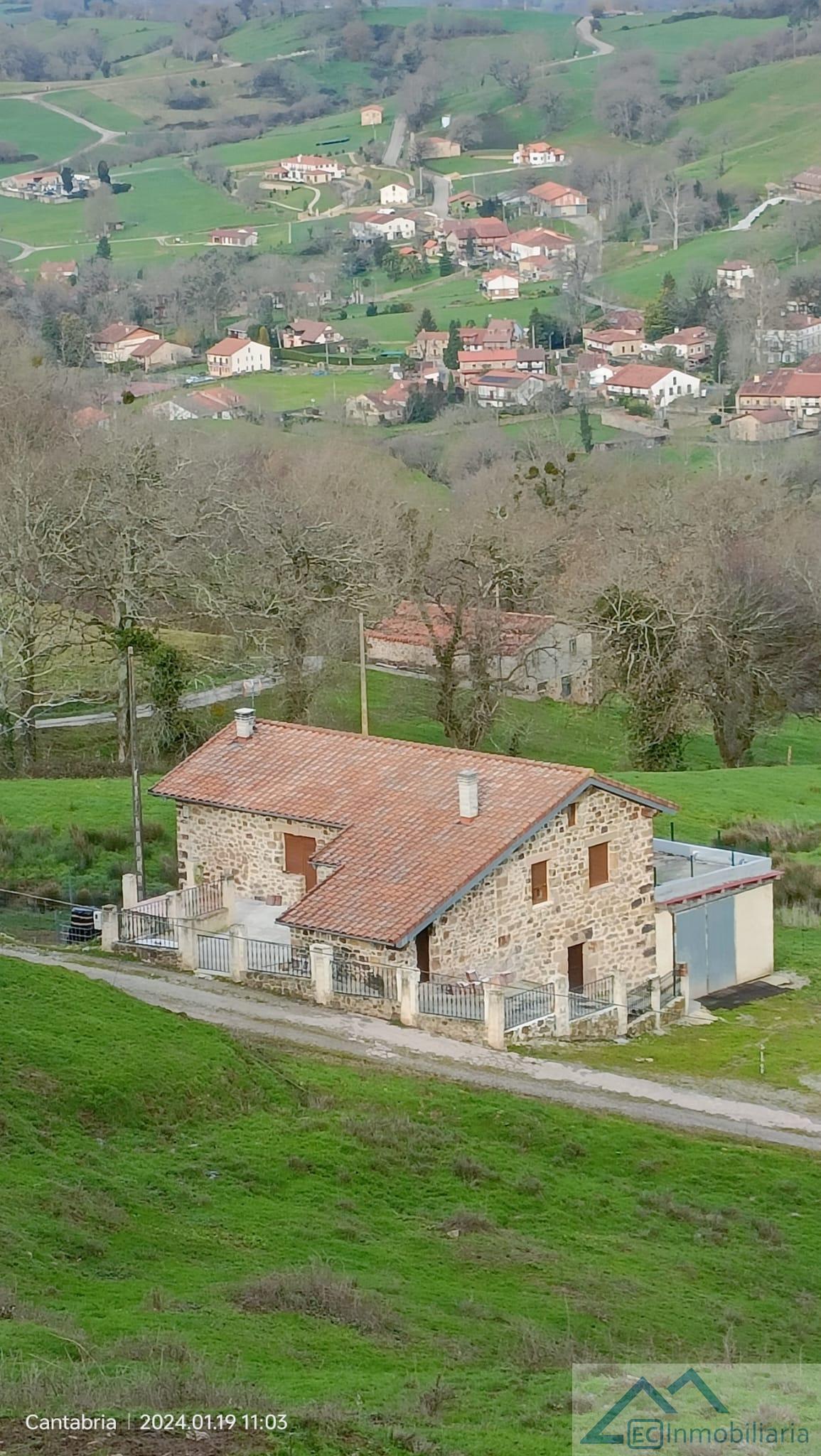 For sale of house in Santa María de Cayón