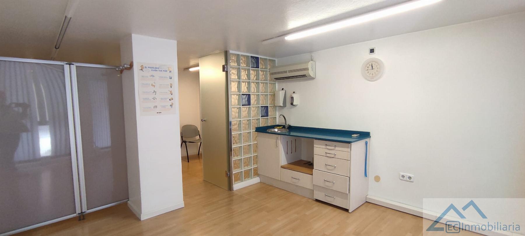 For sale of commercial in Santander