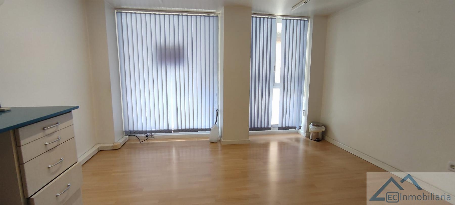 For sale of commercial in Santander