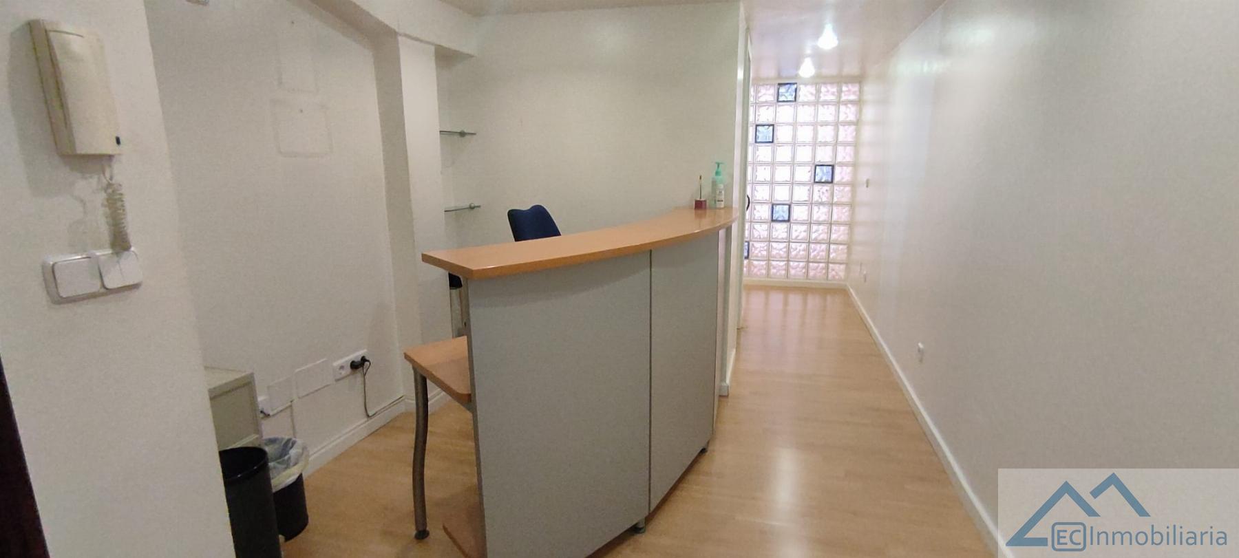 For sale of commercial in Santander