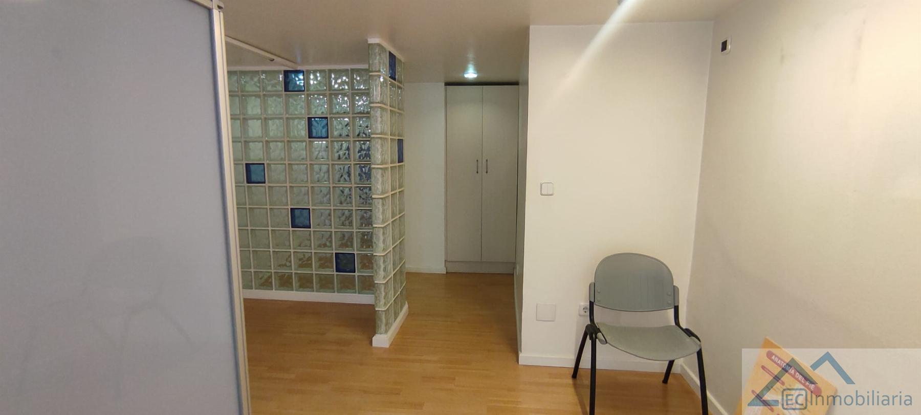 For sale of commercial in Santander