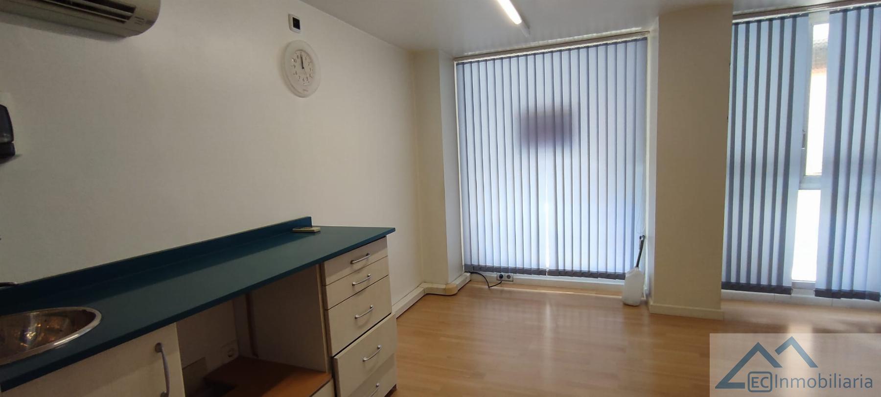 For sale of commercial in Santander
