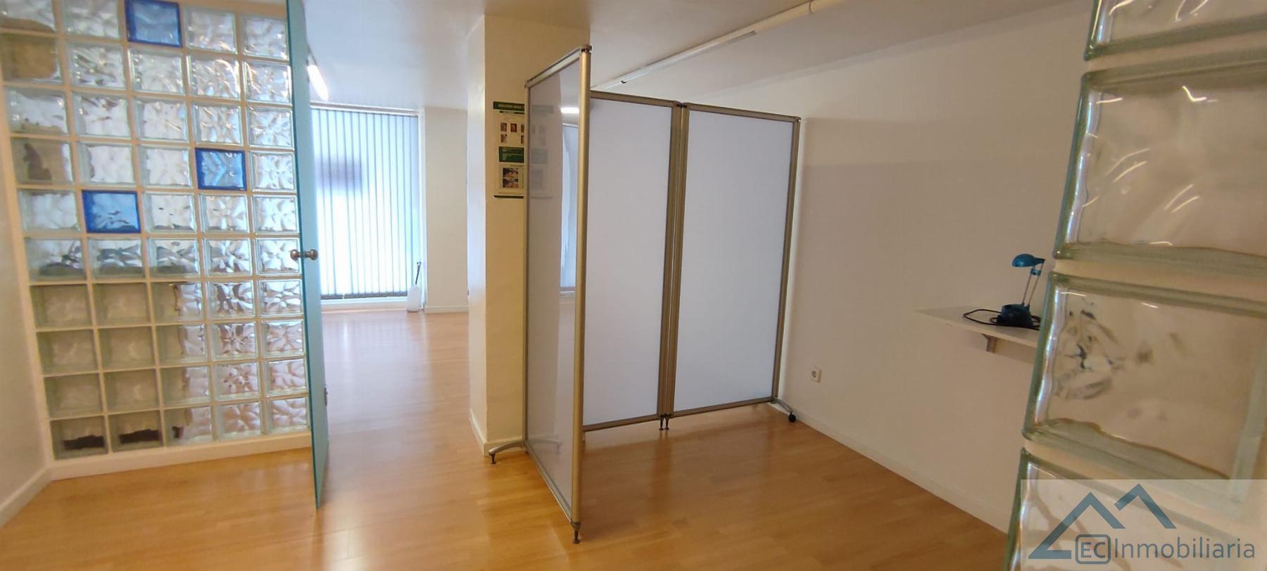 For sale of commercial in Santander