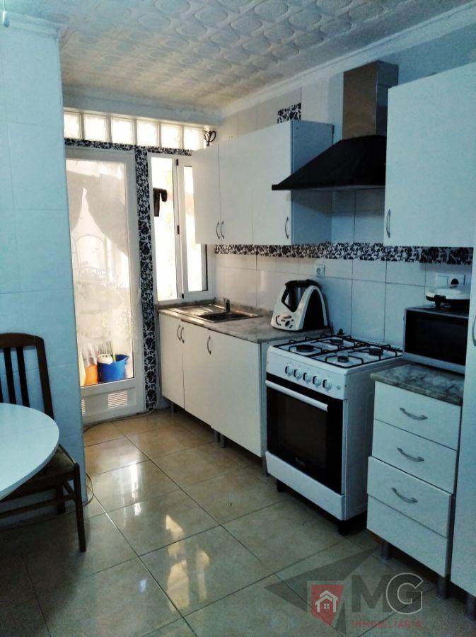 For sale of flat in Águilas