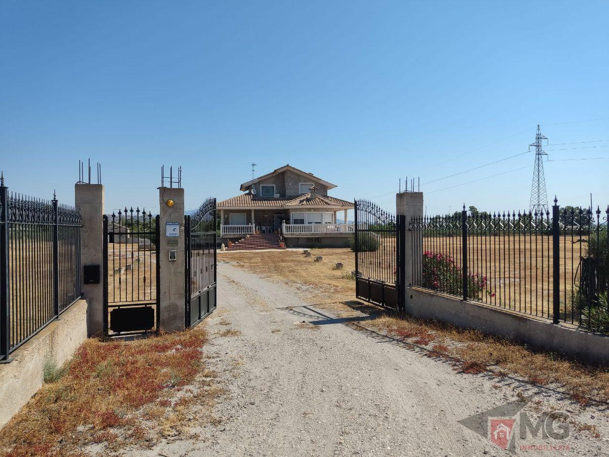 For sale of chalet in Lorca