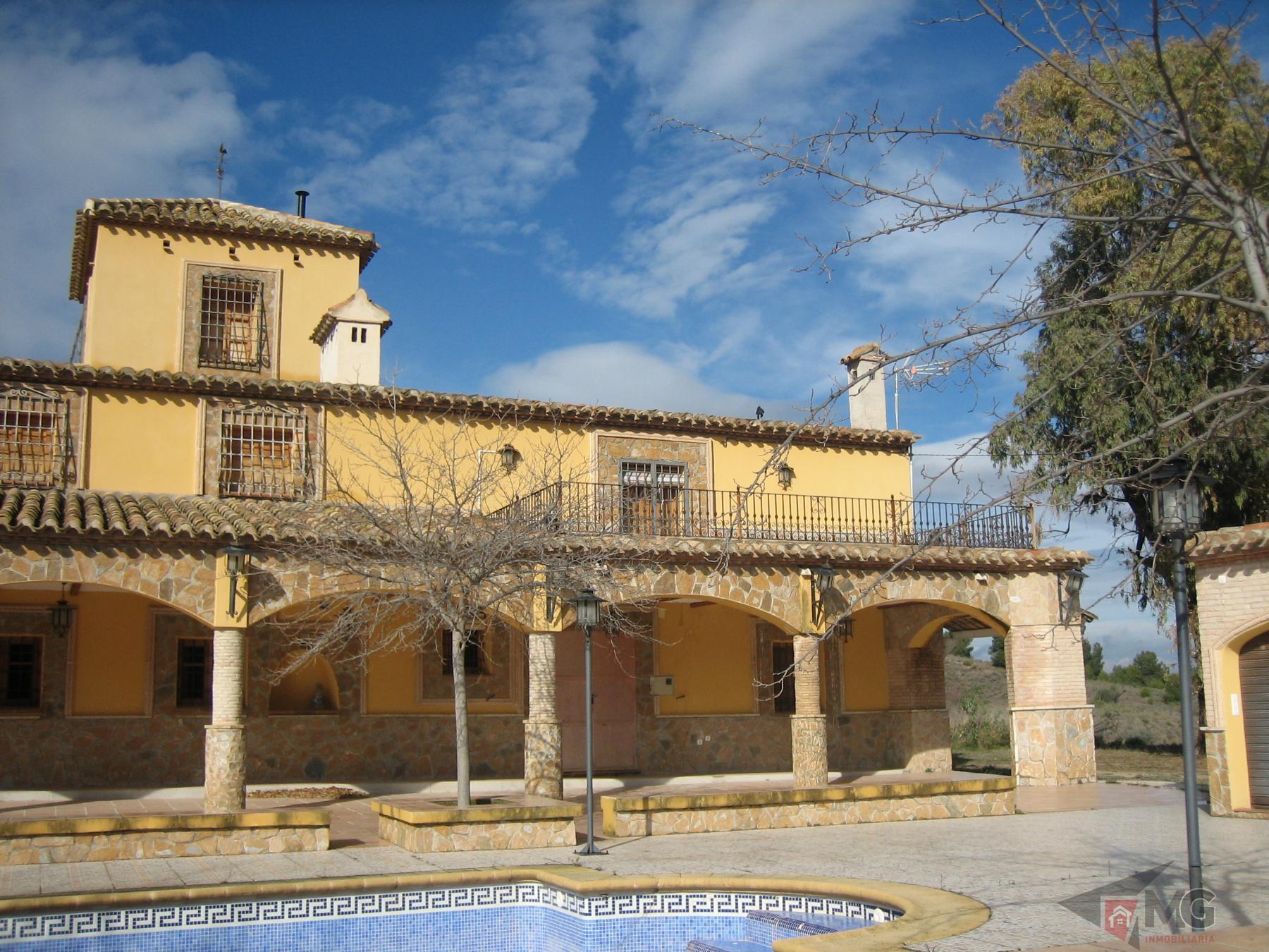 For sale of chalet in Lorca