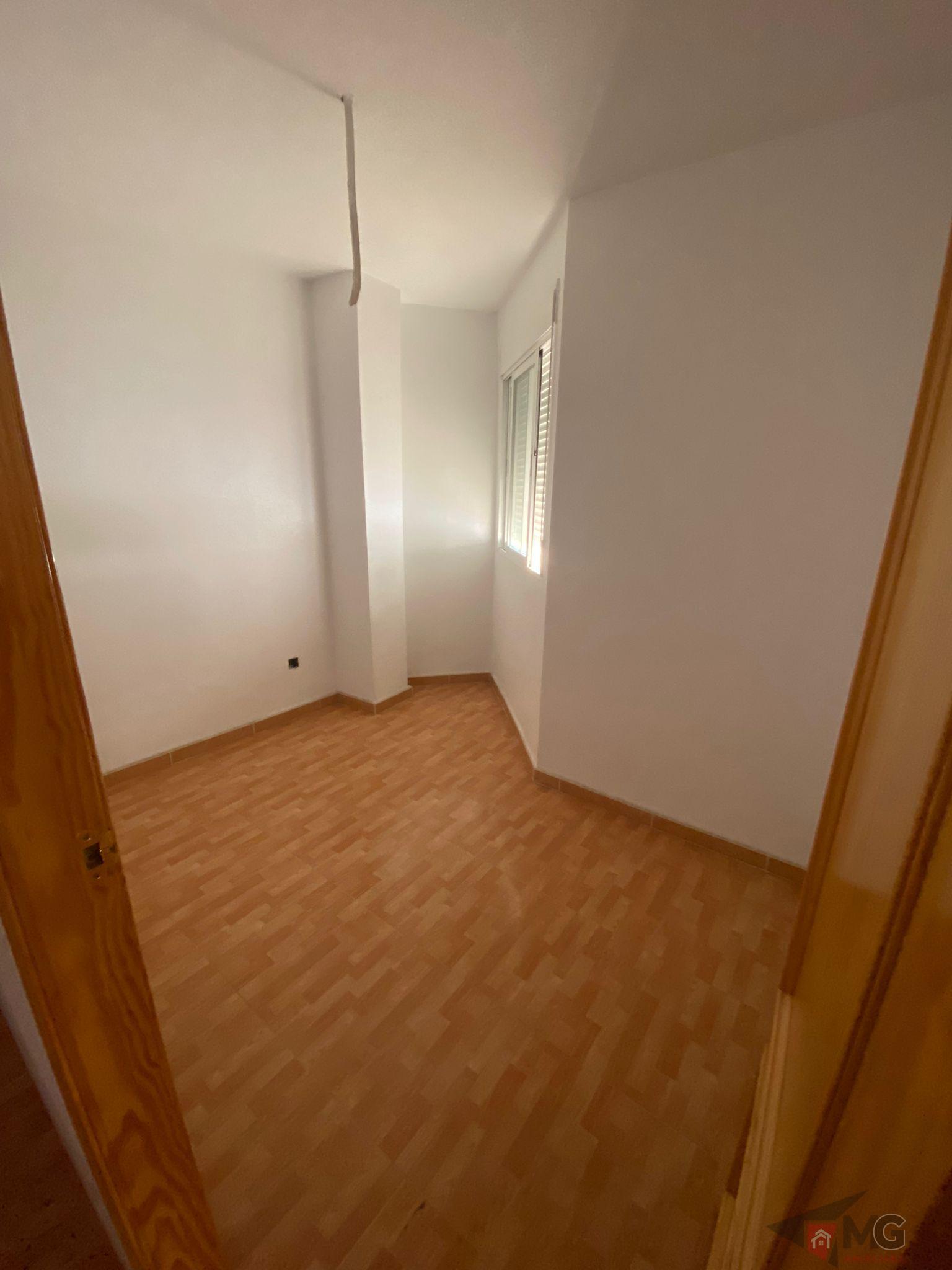 For sale of flat in Águilas