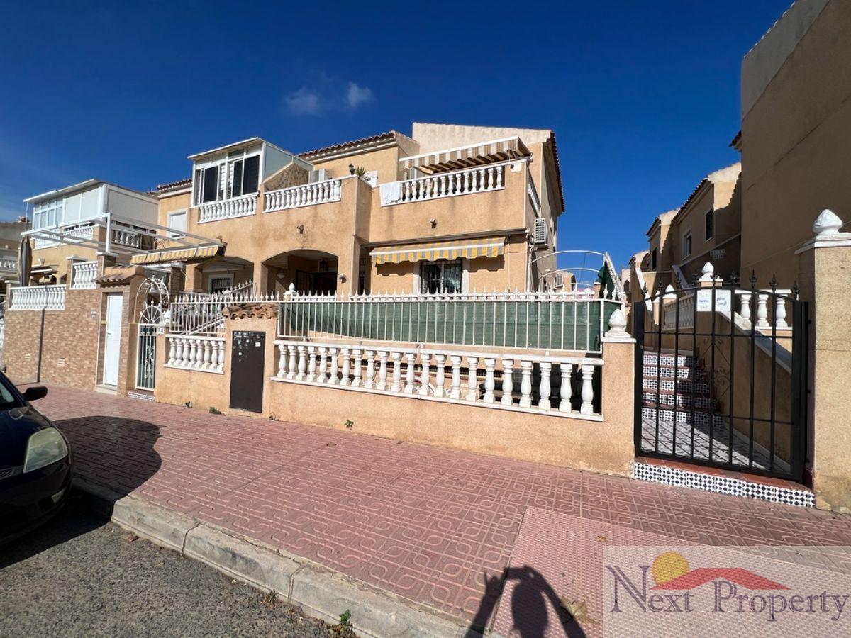 Myynti
 from
 rivitalo

 sisään

 Torrevieja