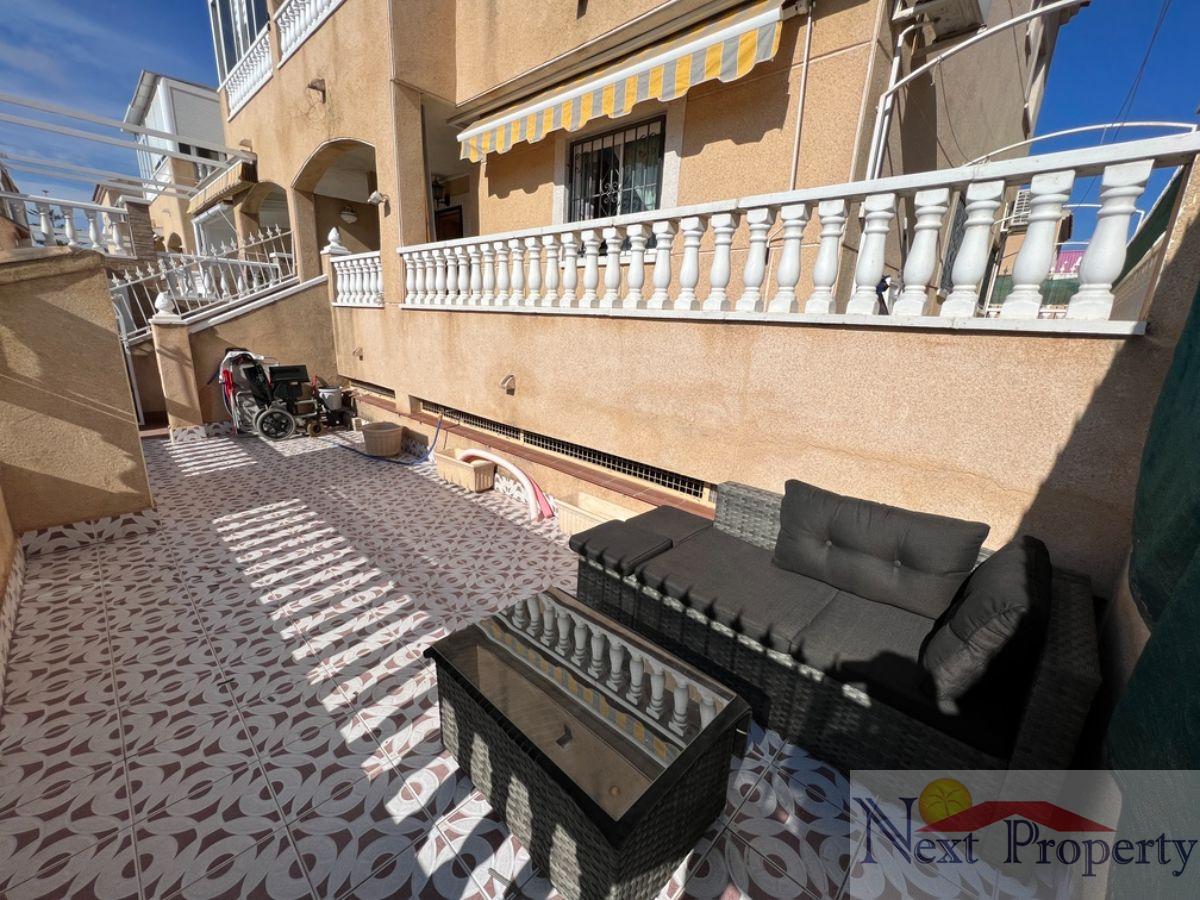 Myynti
 from
 rivitalo

 sisään

 Torrevieja