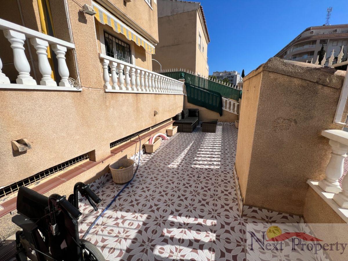 Myynti
 from
 rivitalo

 sisään

 Torrevieja