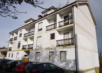 For sale of flat in Udías