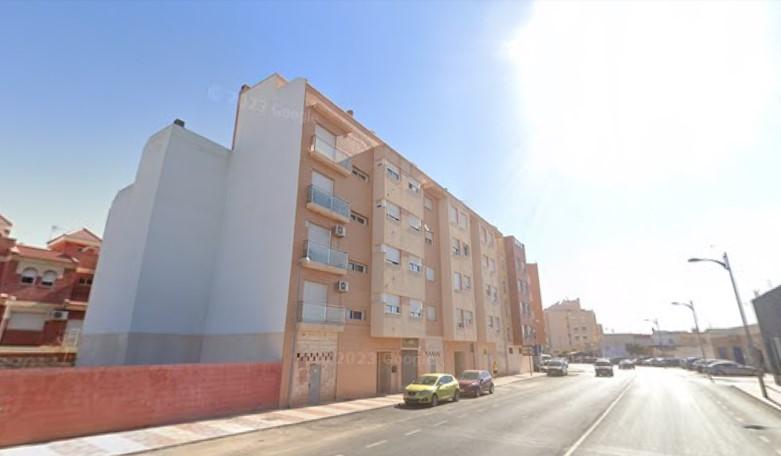 For sale of flat in Roquetas de Mar