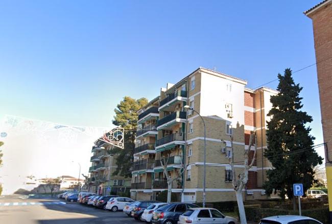 For sale of flat in Argés