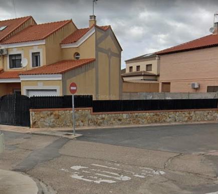 For sale of house in Albarreal de Tajo