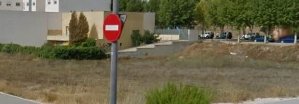 For sale of land in Almansa