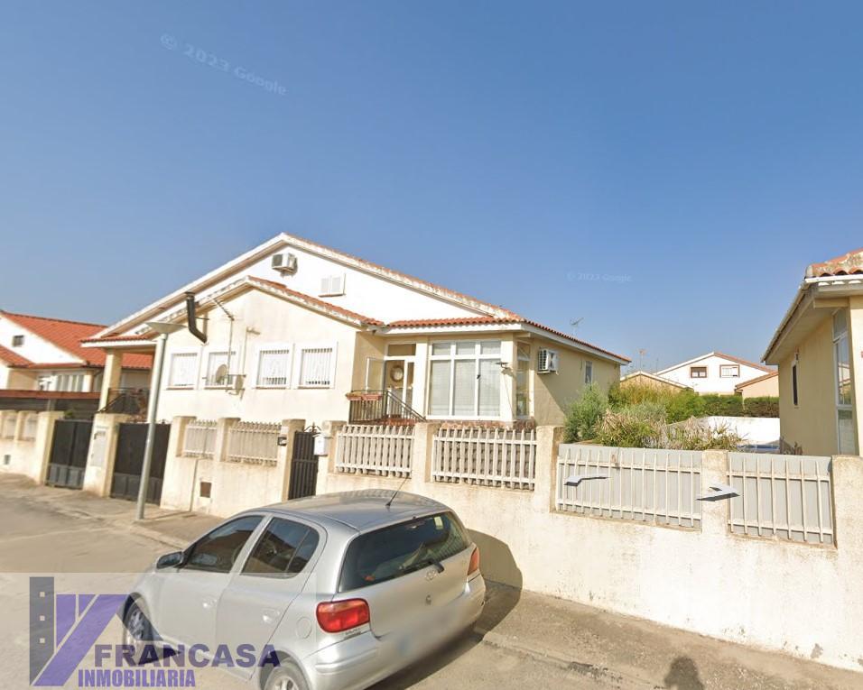 For sale of chalet in Lominchar