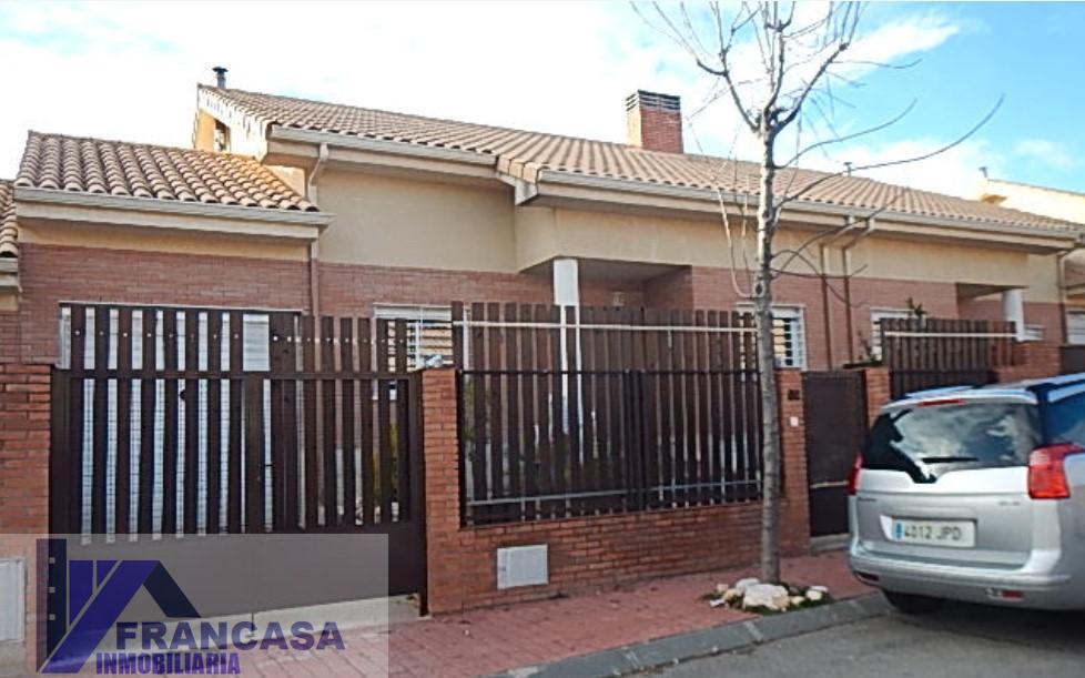 For sale of chalet in Pioz