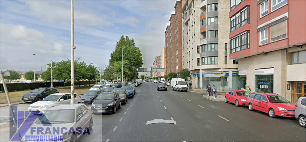 For sale of commercial in Santander