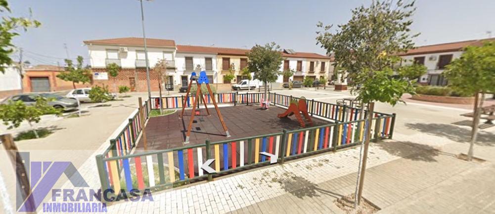For sale of house in Fuente Palmera