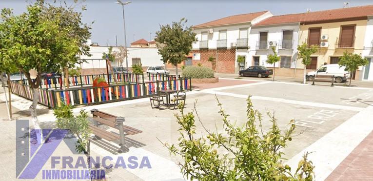 For sale of house in Fuente Palmera