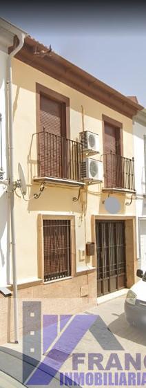 For sale of house in Fuente Palmera