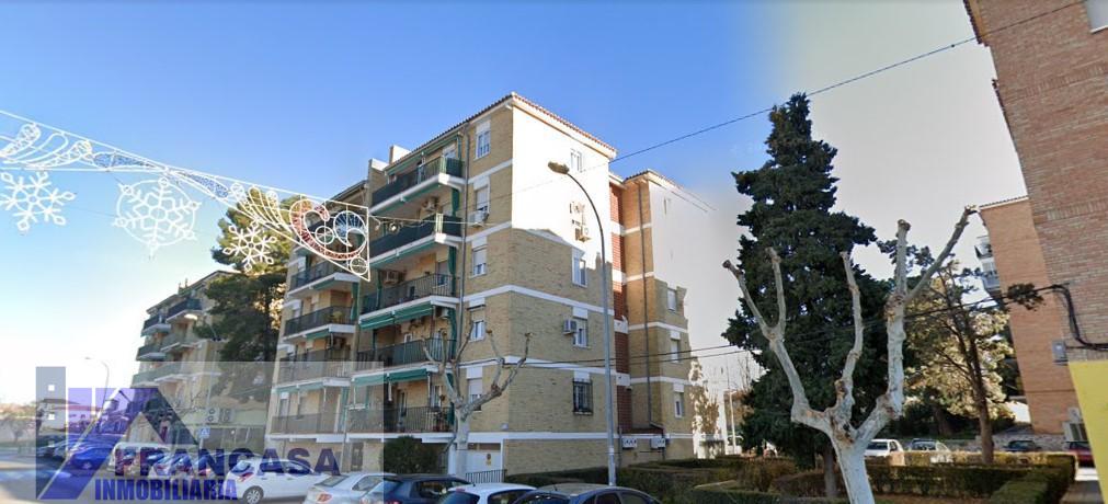 For sale of flat in Argés