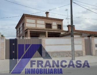 Venta de chalet en Camarenilla
