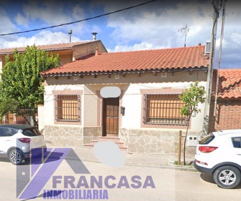 For sale of house in Cazalegas