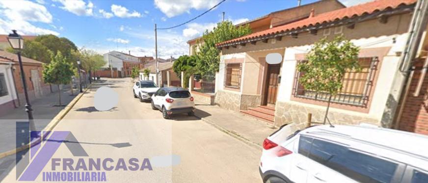 For sale of house in Cazalegas