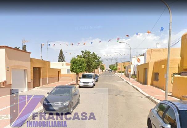 For sale of house in Roquetas de Mar