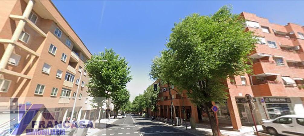 For sale of commercial in Guadalajara