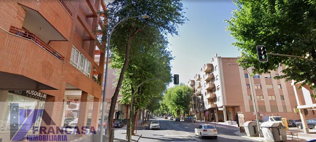 For sale of commercial in Guadalajara