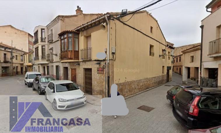 For sale of building in Almazán