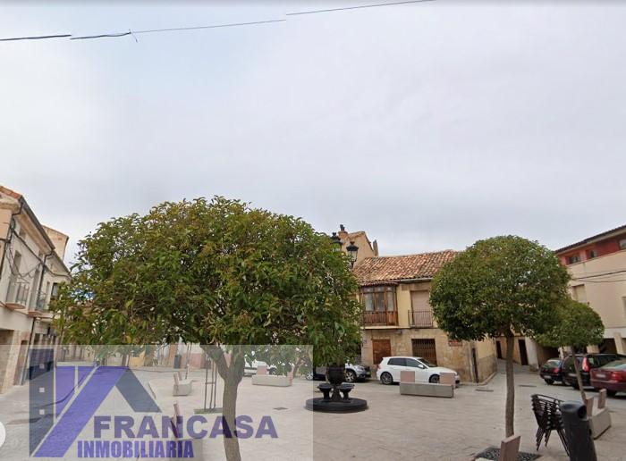 For sale of building in Almazán