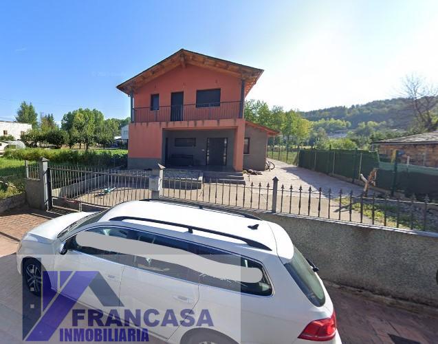 Venta de chalet en Vega de Espinareda
