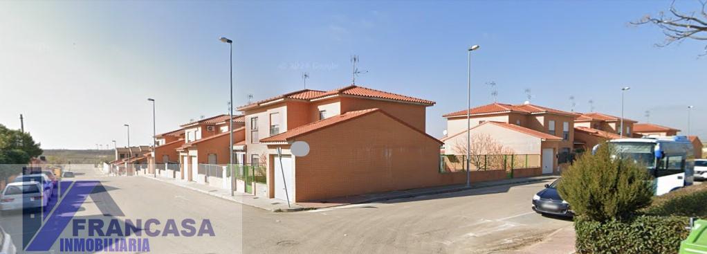 For sale of house in Camarena