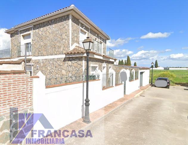 Venta de casa en Cazalegas